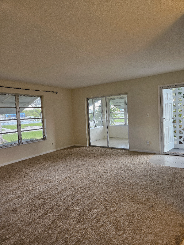 277 High Point Ct W #D - Photo 3 of 21