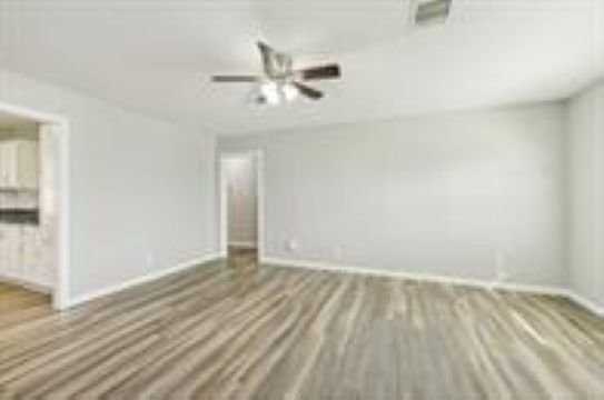 1109 San Felipe St - Photo 6 of 33
