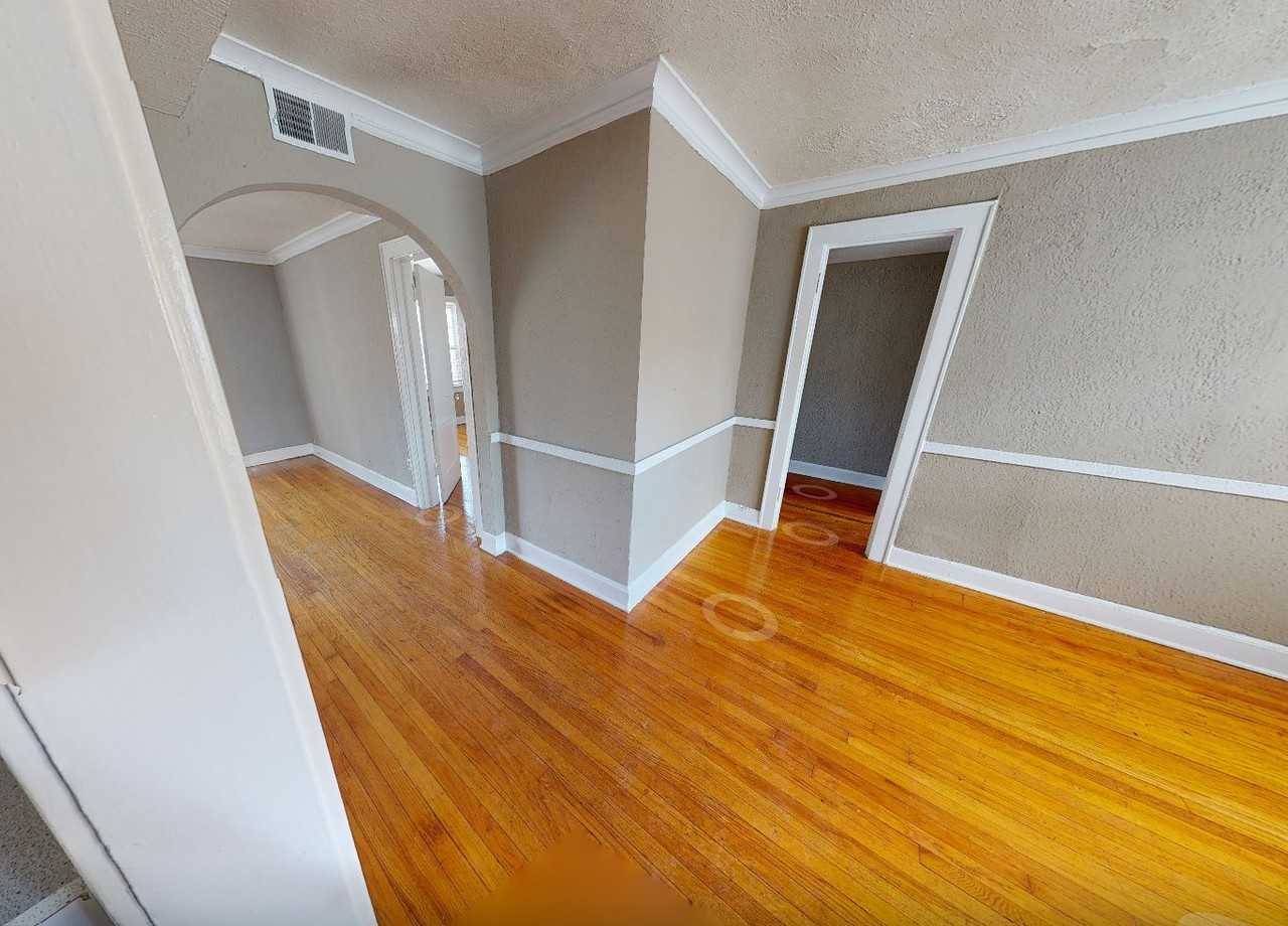4333 Roanoke Pkwy - Photo 5 of 10