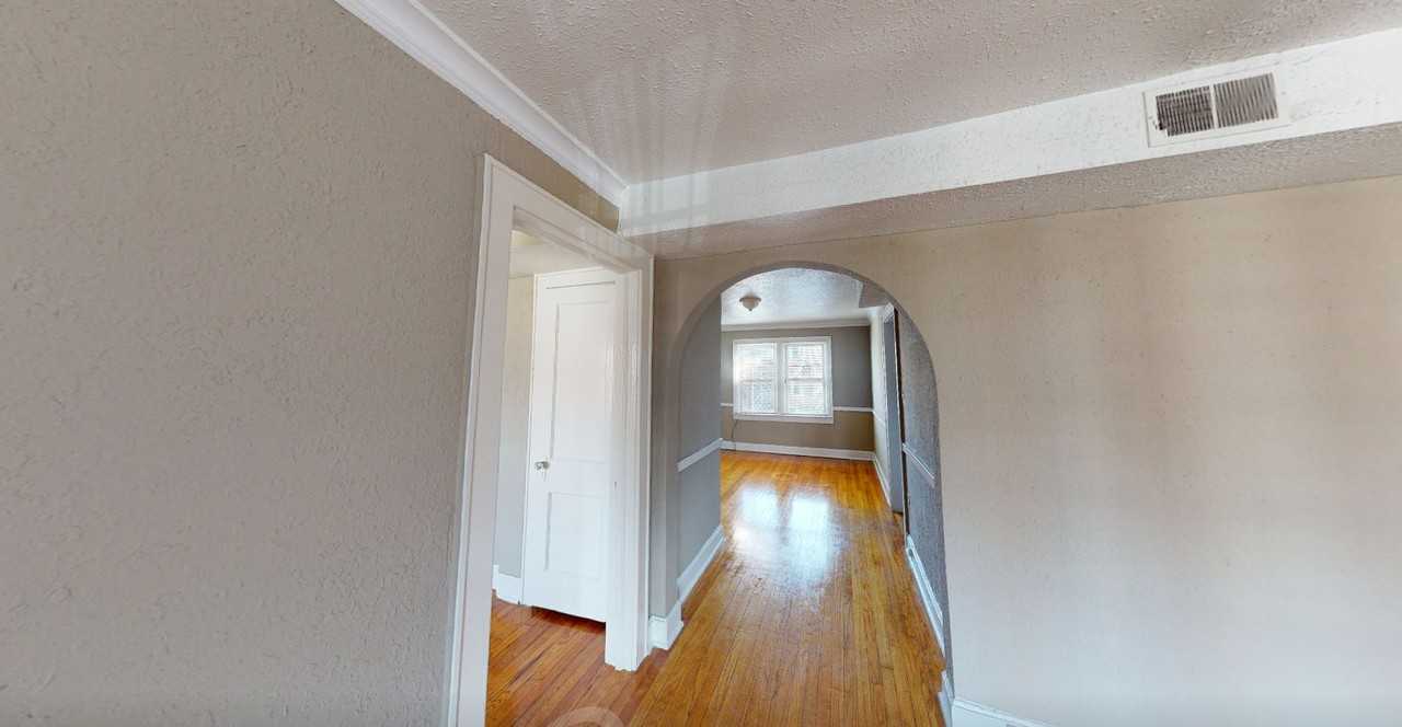 4333 Roanoke Pkwy - Photo 7 of 10