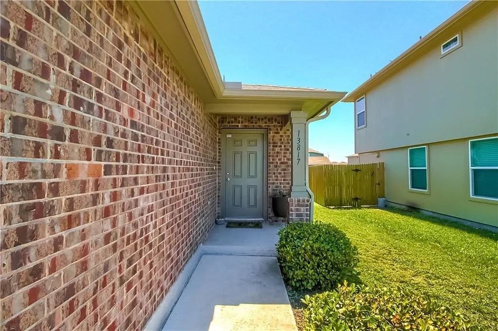 13817 Sierra Wind Ln - Photo 2 of 20