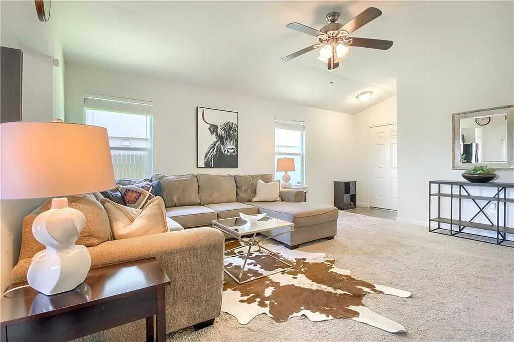 13817 Sierra Wind Ln - Photo 3 of 20