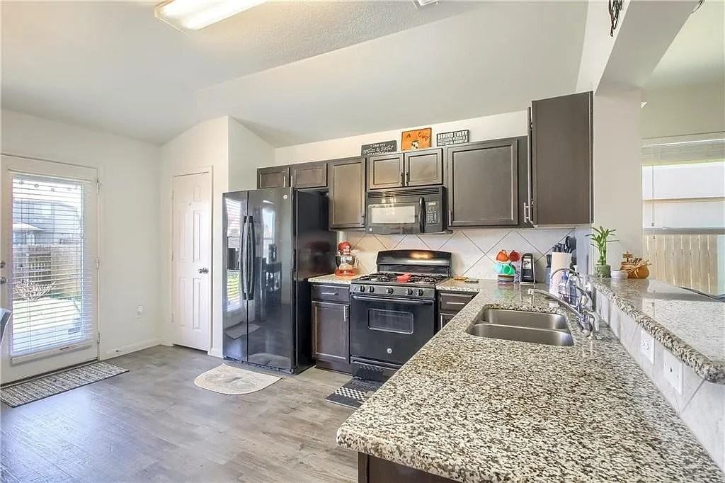 13817 Sierra Wind Ln - Photo 6 of 20