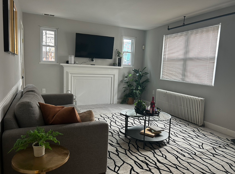 700 Hudson Ave - Photo 2 of 12