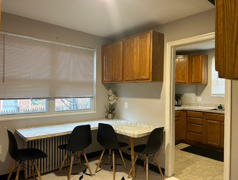 700 Hudson Ave - Photo 4 of 12
