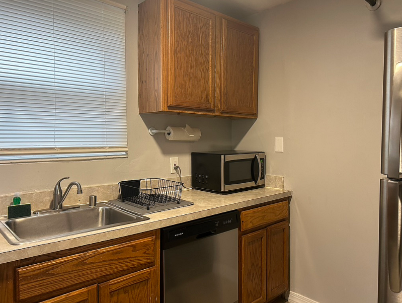 700 Hudson Ave - Photo 6 of 12
