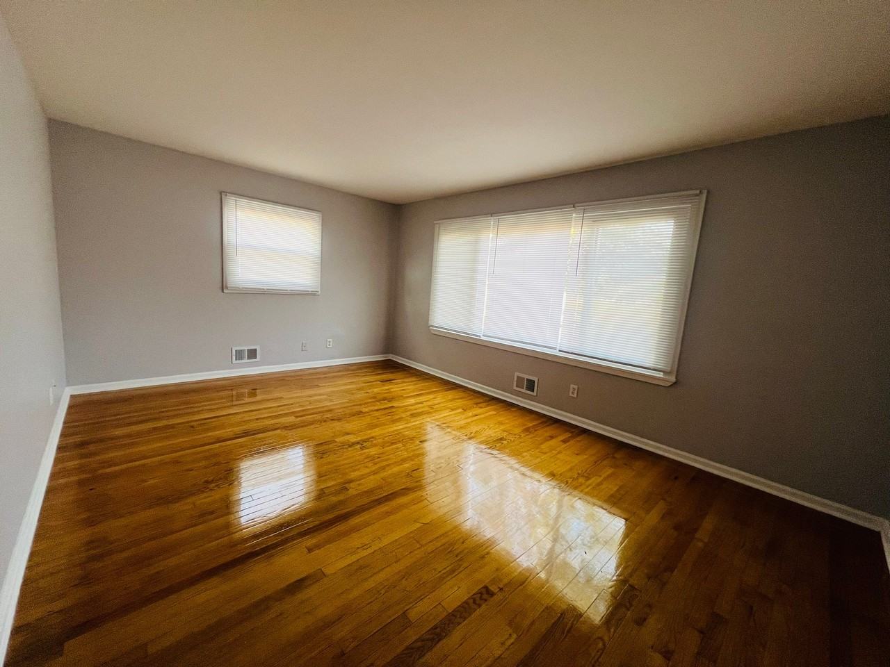 4702 35th Ave - Photo 3 of 11