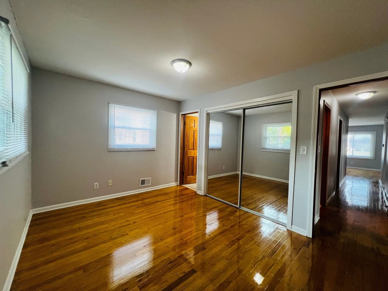 4702 35th Ave - Photo 4 of 11