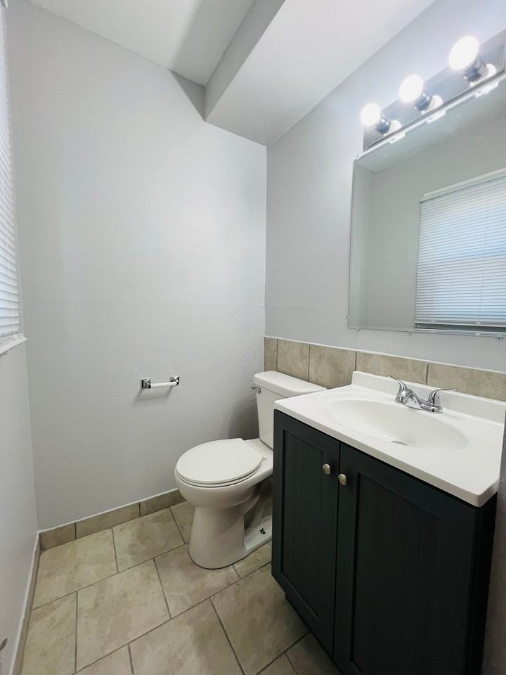 4702 35th Ave - Photo 6 of 11