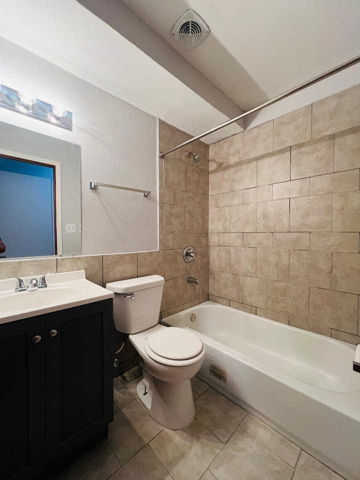 4702 35th Ave - Photo 7 of 11