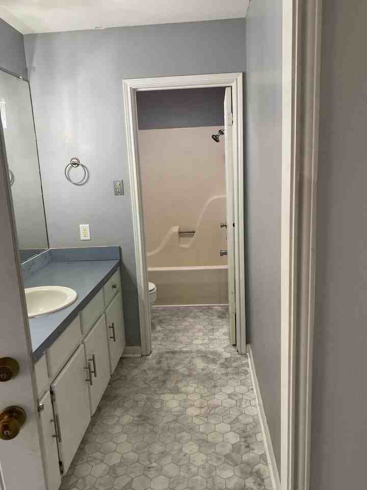 813 Brooks Blvd #A - Photo 5 of 6