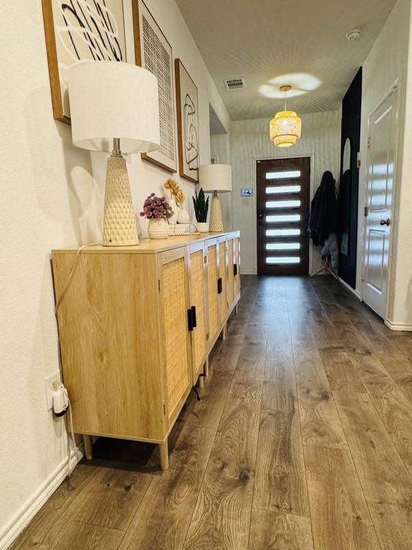 712 English Dr - Photo 2 of 7
