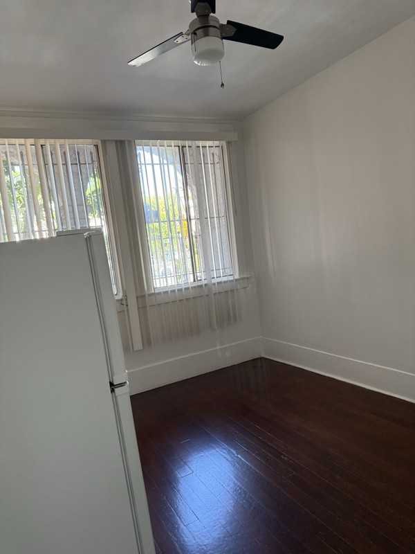 1114 Poinsettia Dr - Photo 3 of 11