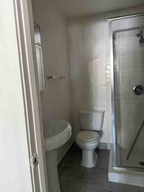 1114 Poinsettia Dr - Photo 4 of 11