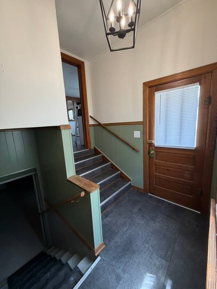 307 N Main St - Photo 3 of 17