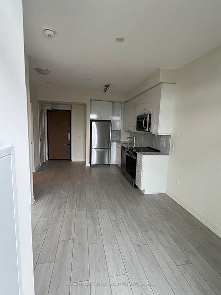 38 Annie Craig Drive #2910 - Photo 3 of 7