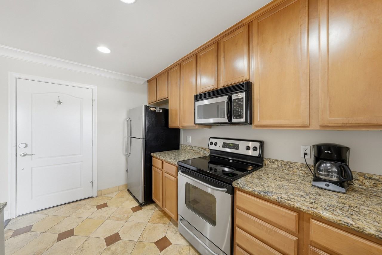 840 Turquoise St #304 - Photo 7 of 20
