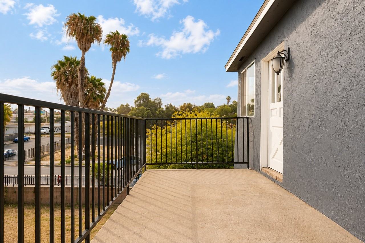 860 S Gregory St - Photo 2 of 21