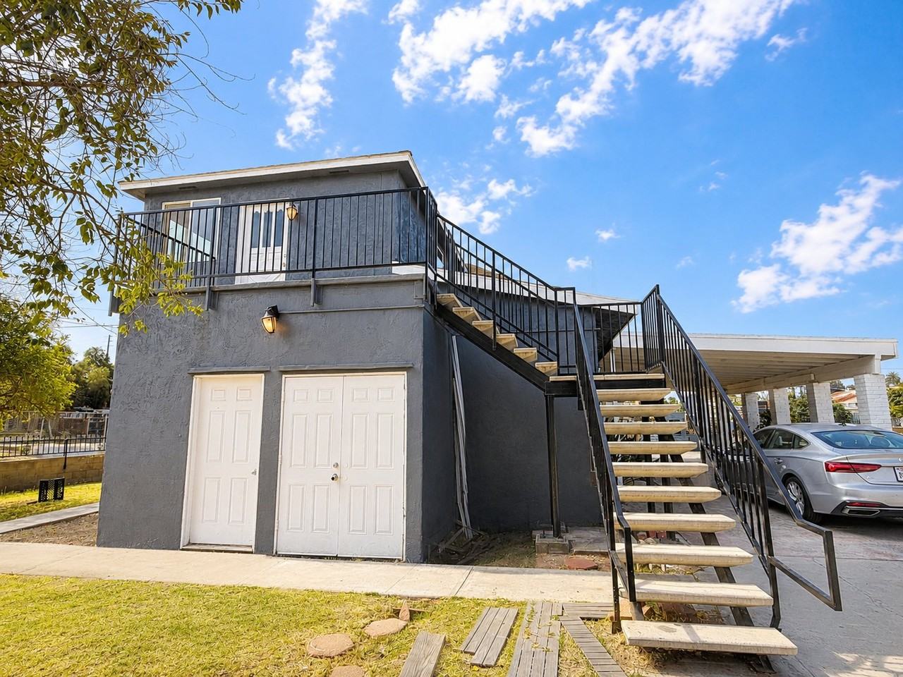 860 S Gregory St - Photo 4 of 21