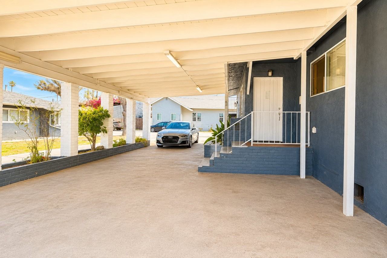 860 S Gregory St - Photo 6 of 21