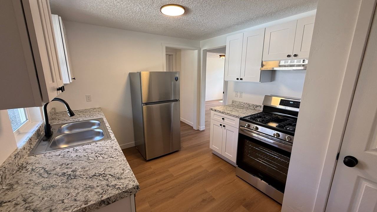 469 W 2nd St #5