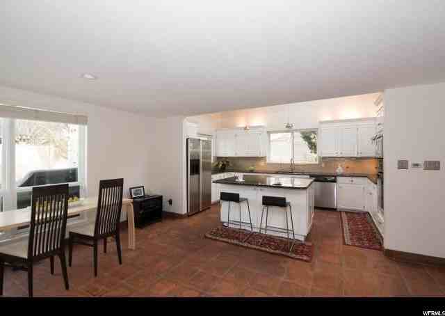 1407 S Chancellor Way - Photo 3 of 49