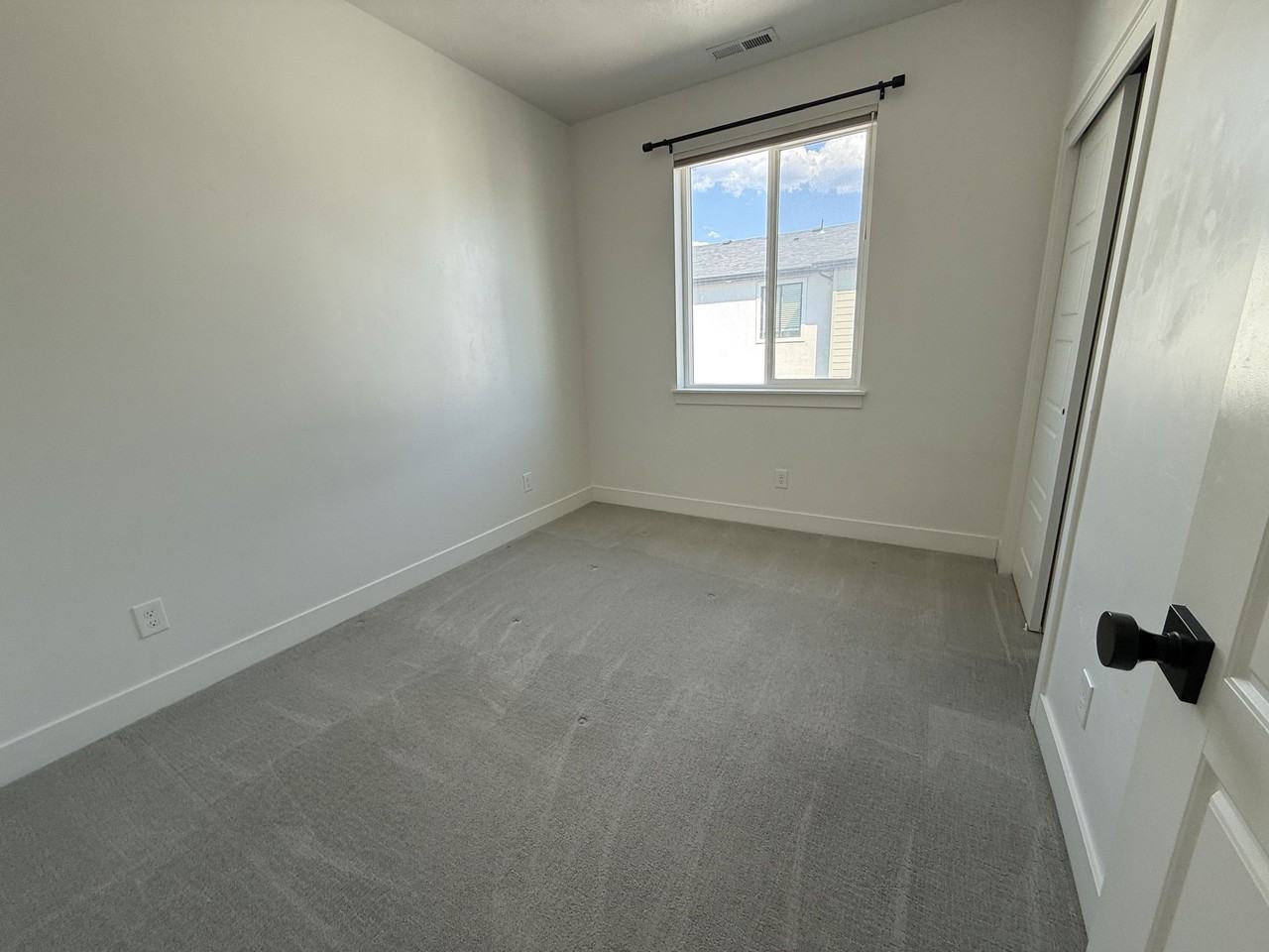 435 S Wood Stream Rd - Photo 7 of 9