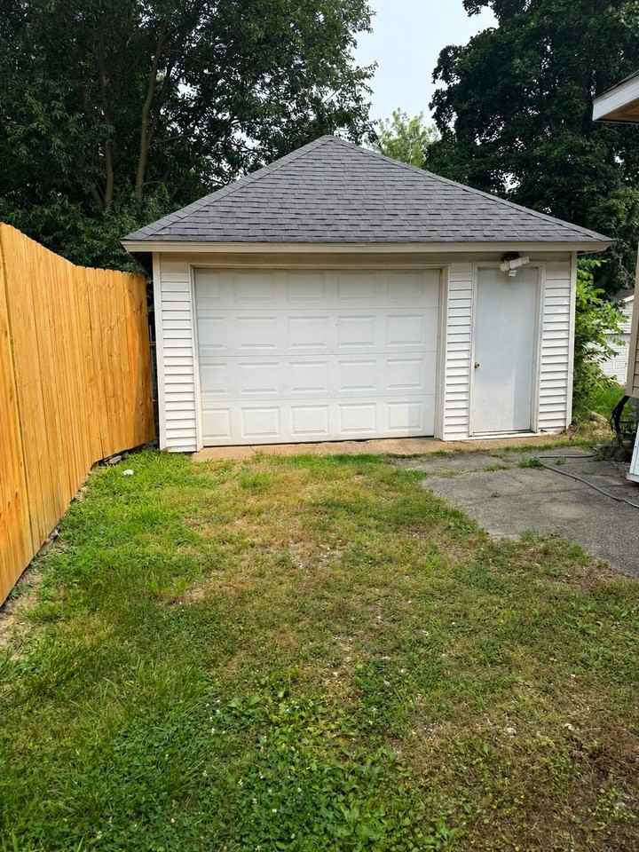 742 Griswold St - Photo 2 of 20