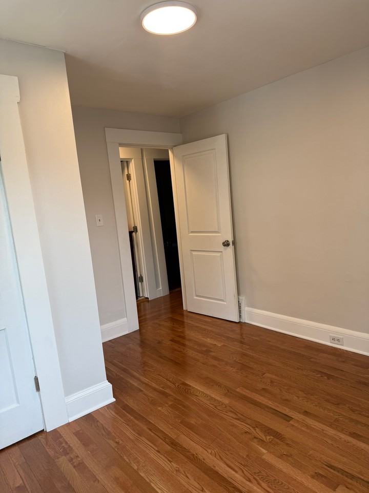 742 Griswold St - Photo 3 of 20