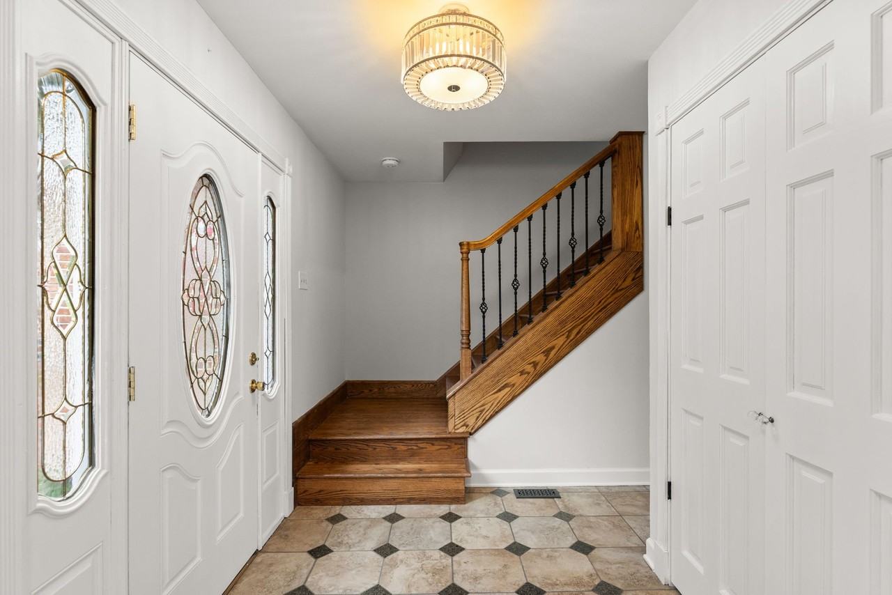 701 Oak Run Ln - Photo 3 of 49