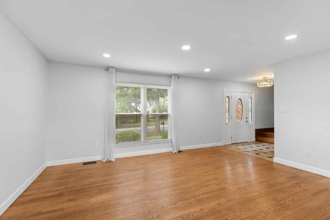 701 Oak Run Ln - Photo 5 of 49