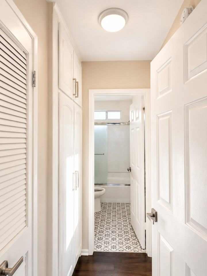 721 W 30th St #12 - Photo 7 of 9