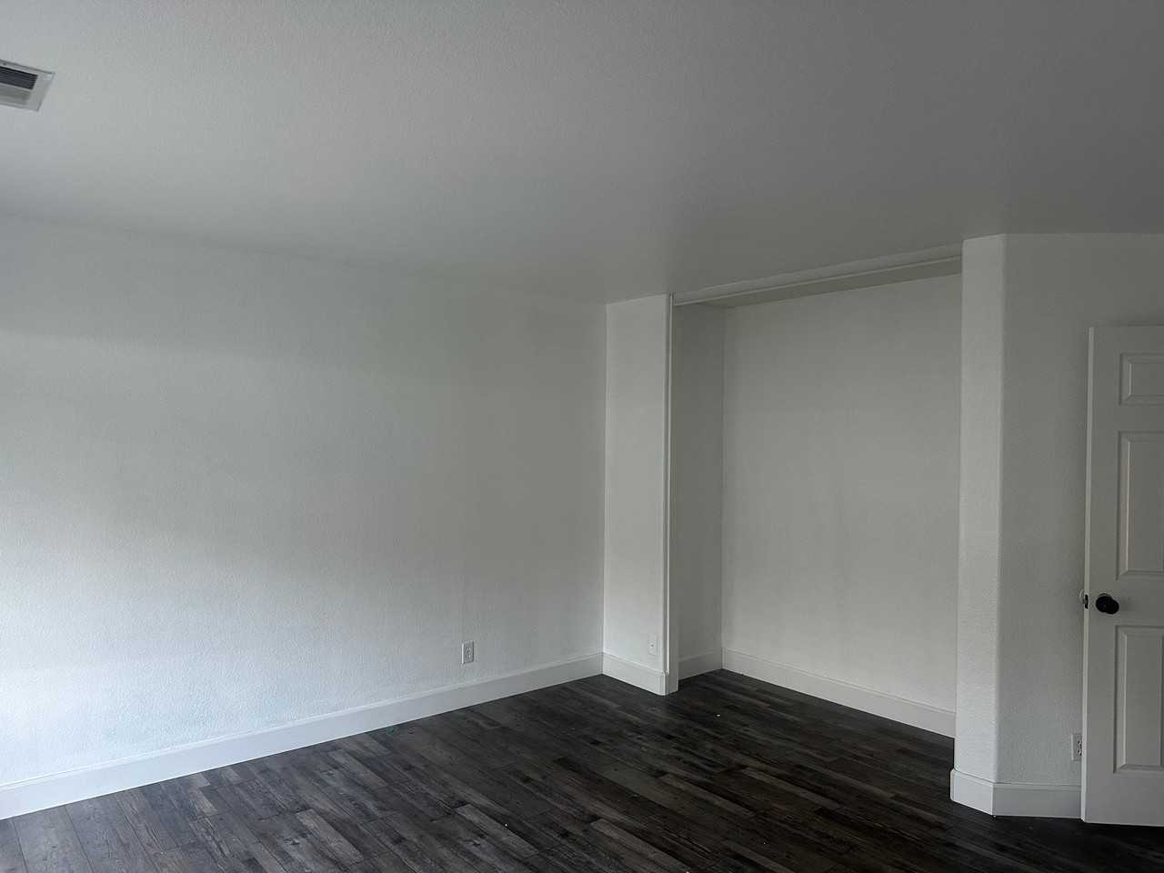 2660 Glenview Dr - Photo 4 of 10