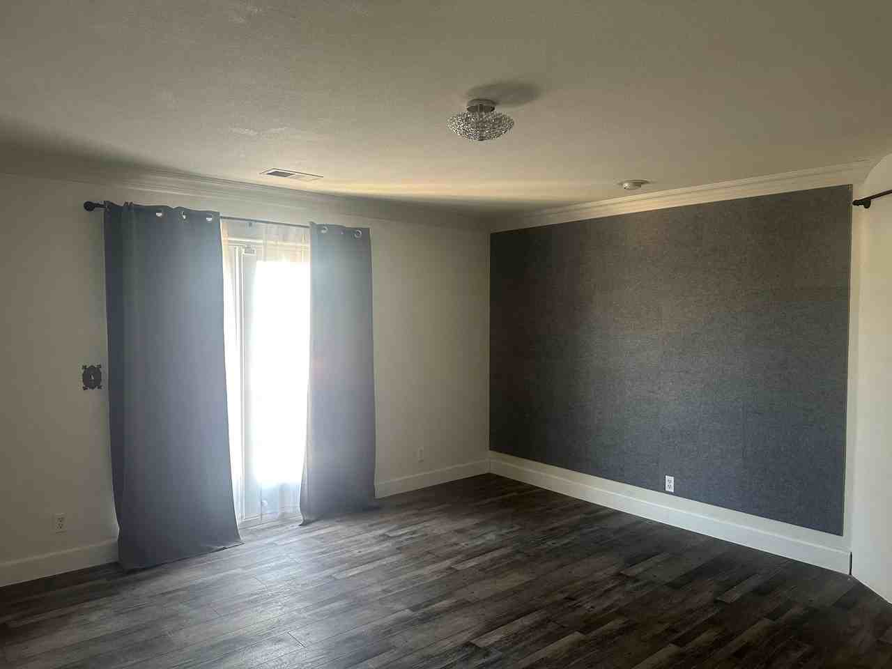 2660 Glenview Dr - Photo 5 of 10