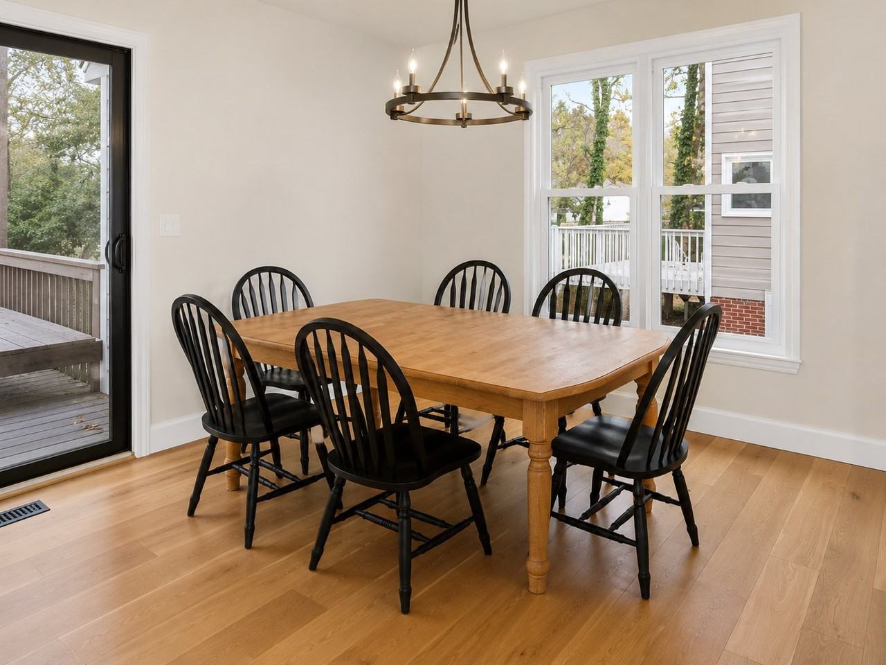 2112 Leadenhall Way - Photo 4 of 14