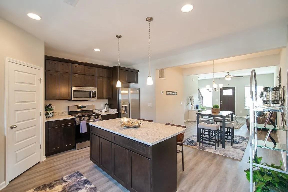 1414 White Dutch Ln - Photo 6 of 17