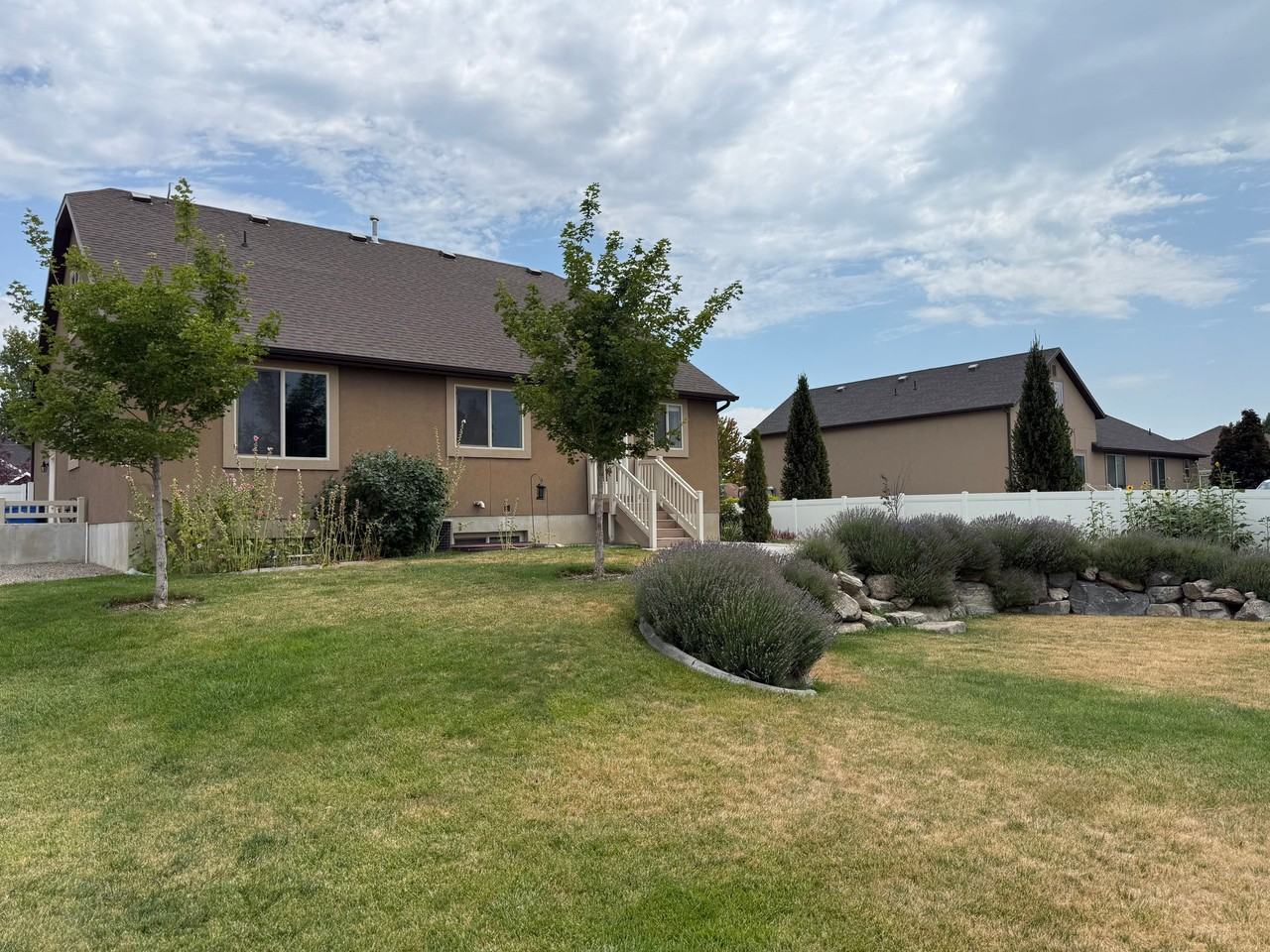 1364 Sw #A - Photo 2 of 16