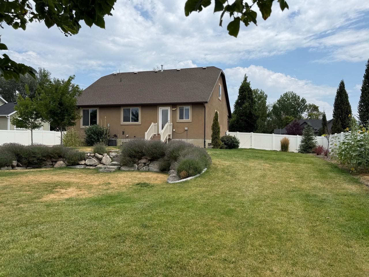 1364 Sw #A - Photo 3 of 16