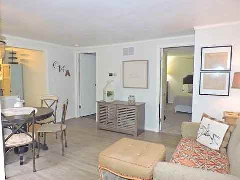 427 W Washington St - Photo 3 of 11