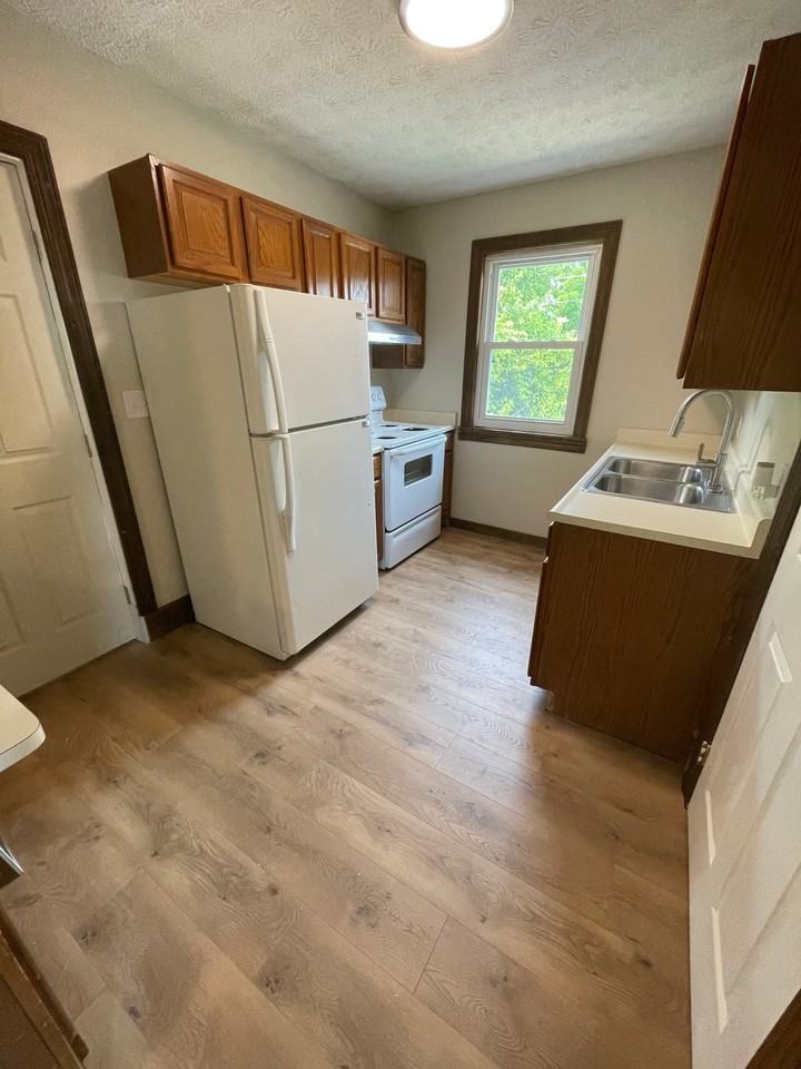 240 W Main St #C - Photo 2 of 4