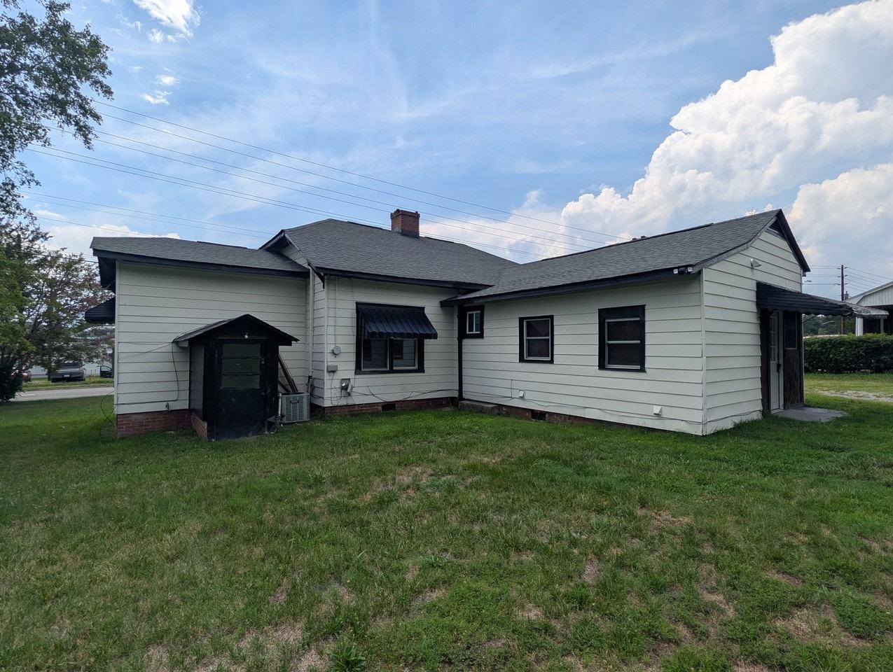 1824 N Main St - Photo 2 of 21