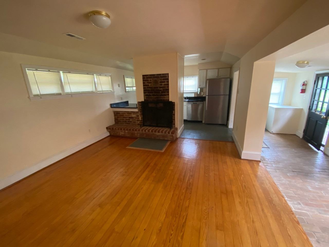 4013 Graceland Ln - Photo 5 of 10