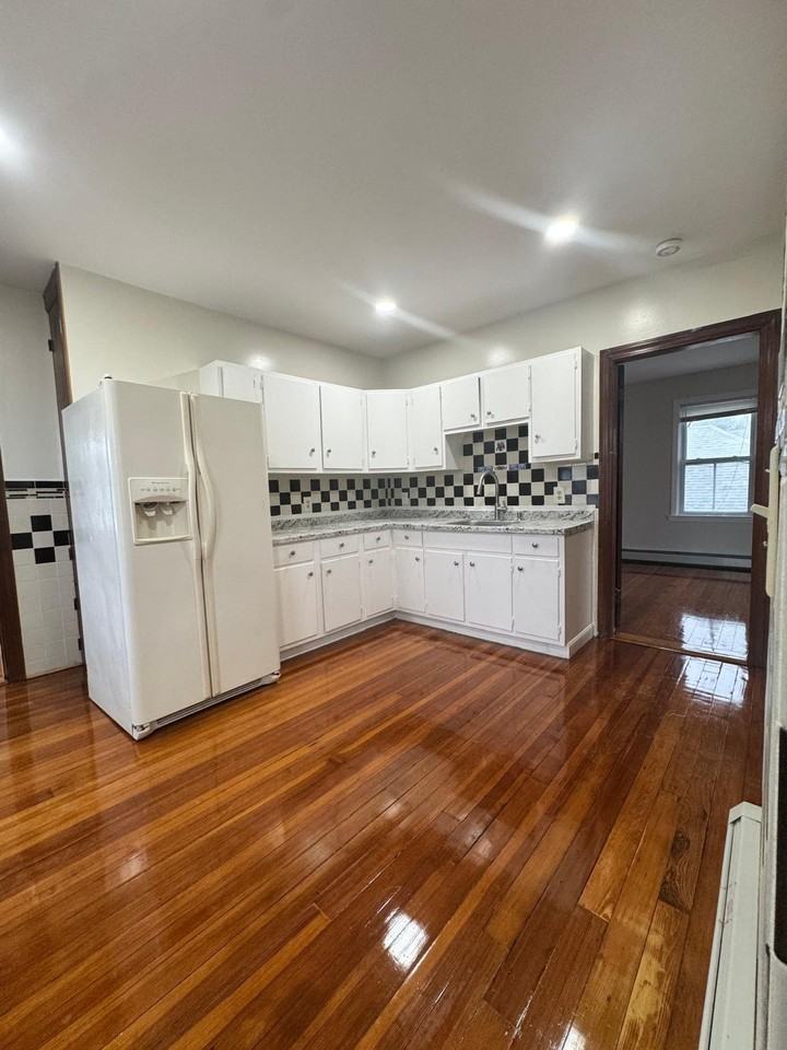 35 Humes St #1stFL - Photo 2 of 6