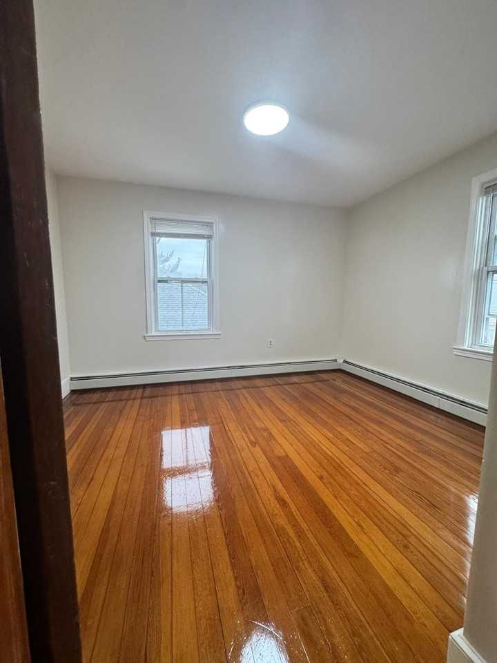 35 Humes St #1stFL - Photo 4 of 6