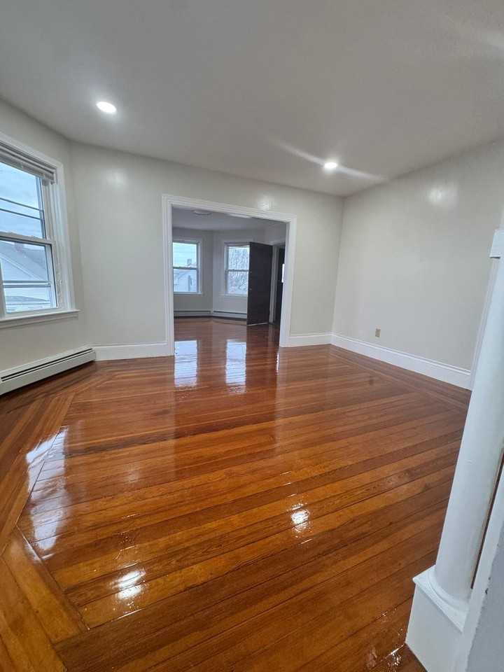 35 Humes St #1stFL - Photo 5 of 6