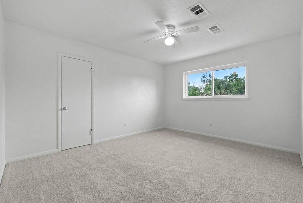 1422 Delabrook Ct - Photo 3 of 18