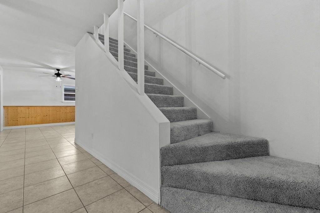 1422 Delabrook Ct - Photo 4 of 18