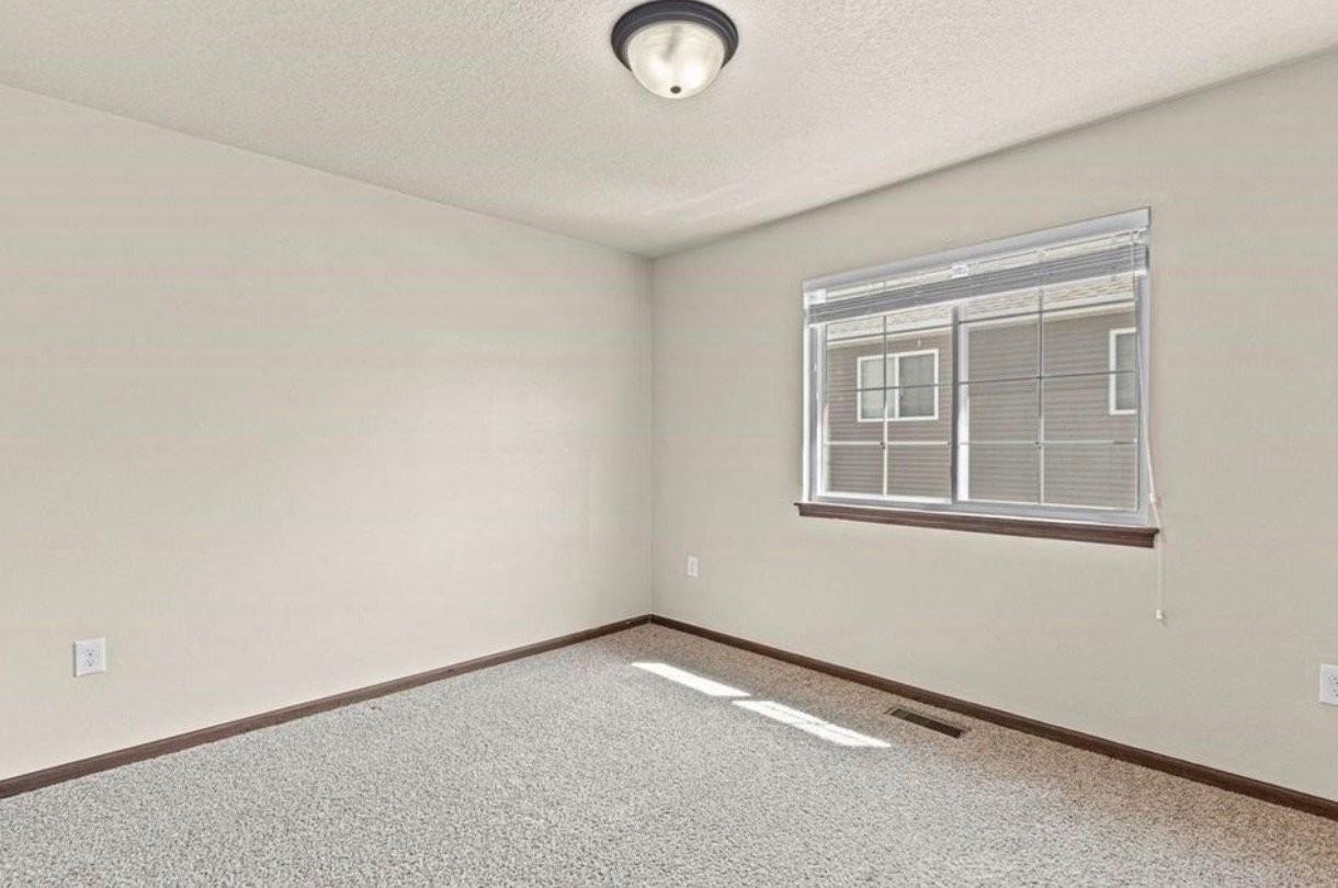 1659 Burr Dr - Photo 3 of 14