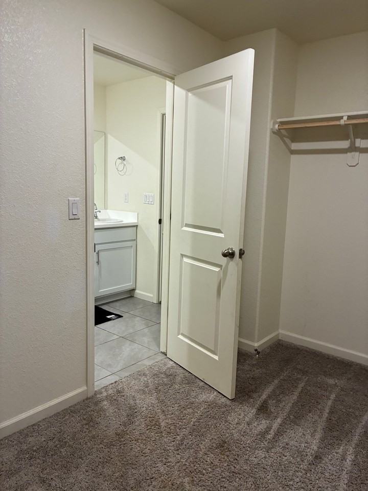 4244 Rutherford Ave - Photo 2 of 20