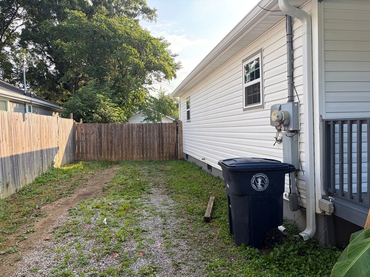 5335 Marion Ave - Photo 2 of 17